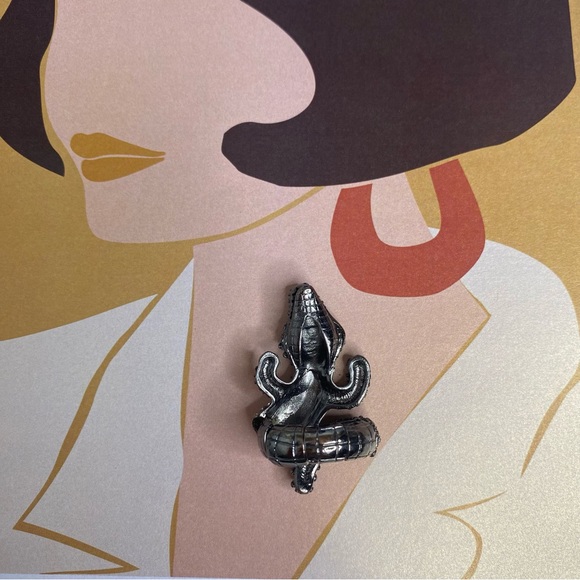 Rhinestone Alligator Ring OS - Picture 4 of 4